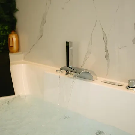 Maiora - Elegance, Serenite & Jacuzzi Lejlighed